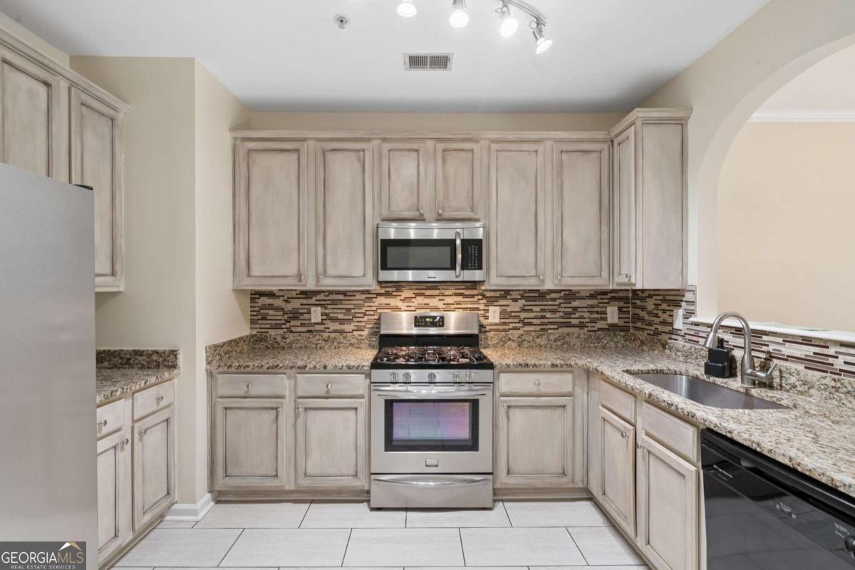1075 Brownstone Drive # 23 Property Photo 6