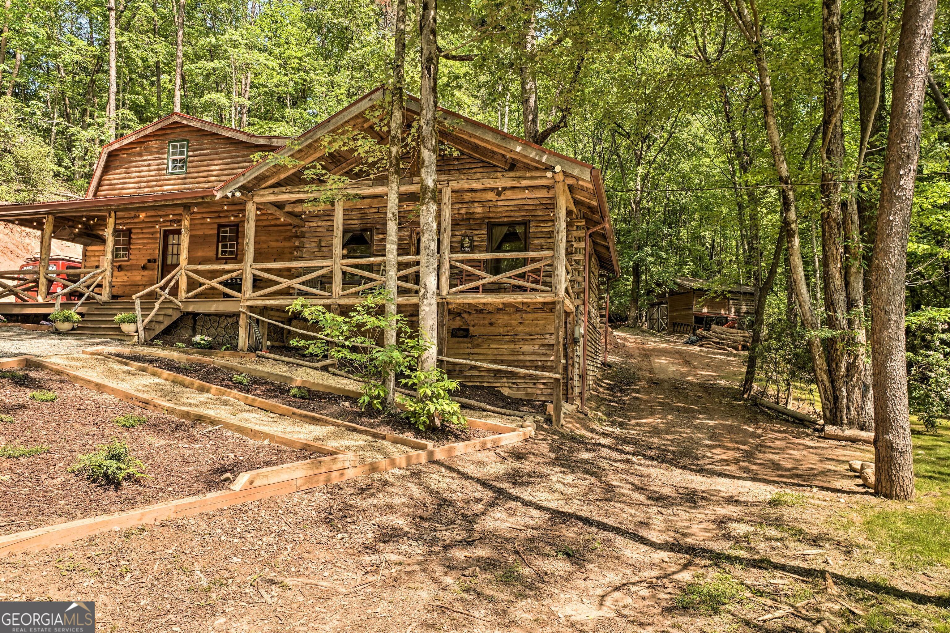 2183 Chimney Mountain Road Property Photo 1