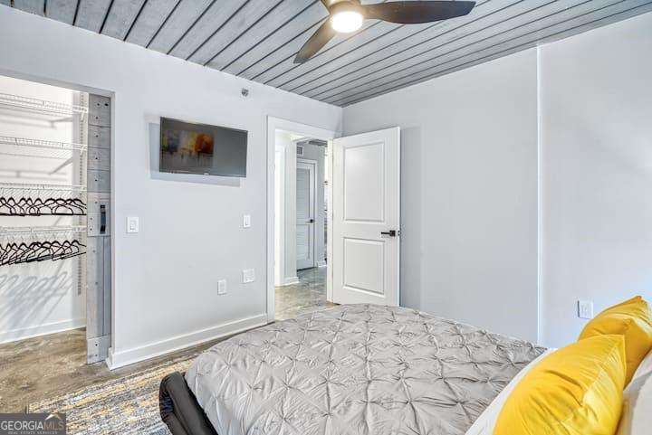 620 Glen Iris Drive Ne # 106 Property Photo 9