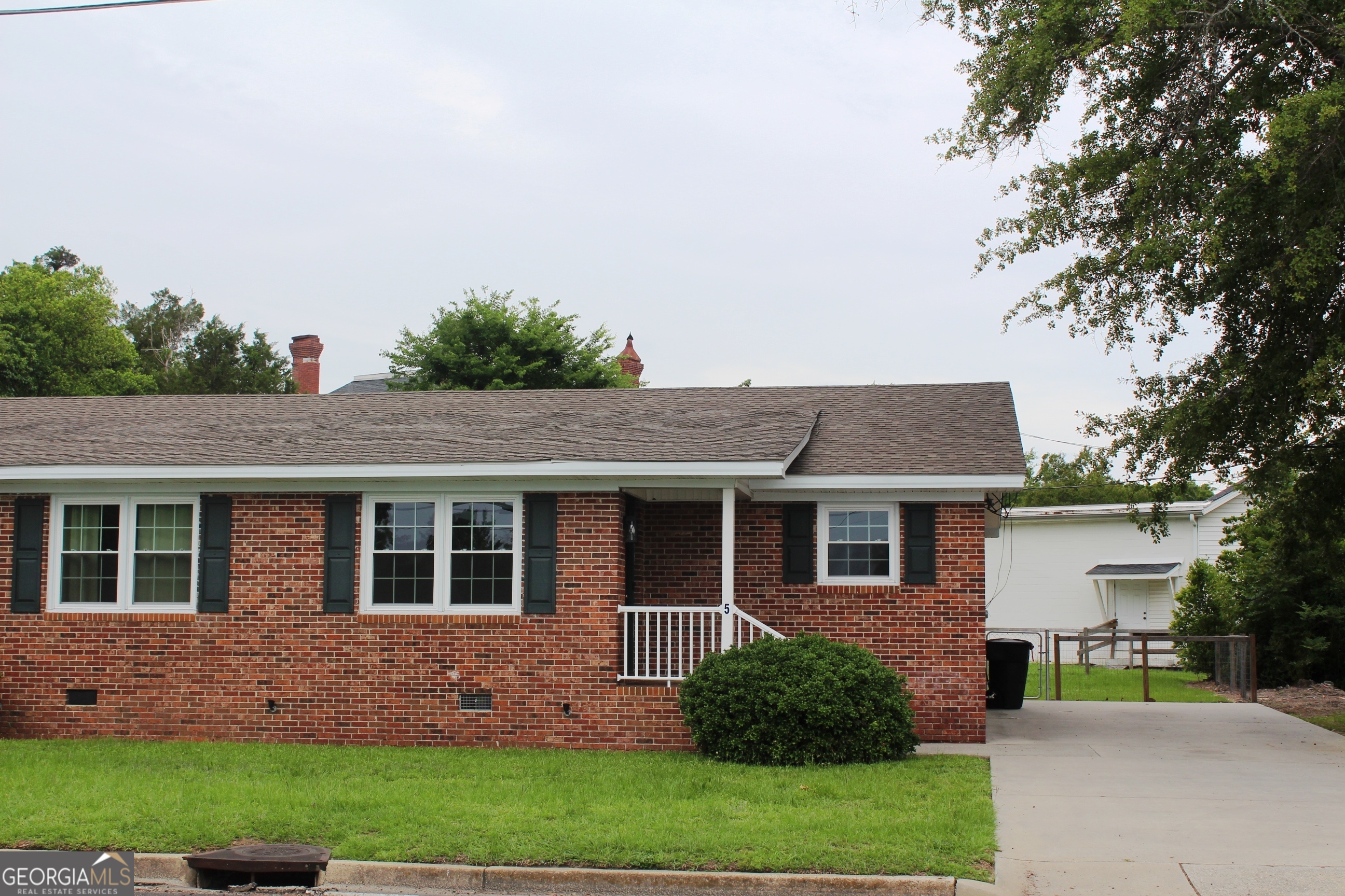 5 S Zetterower Avenue Property Photo 1