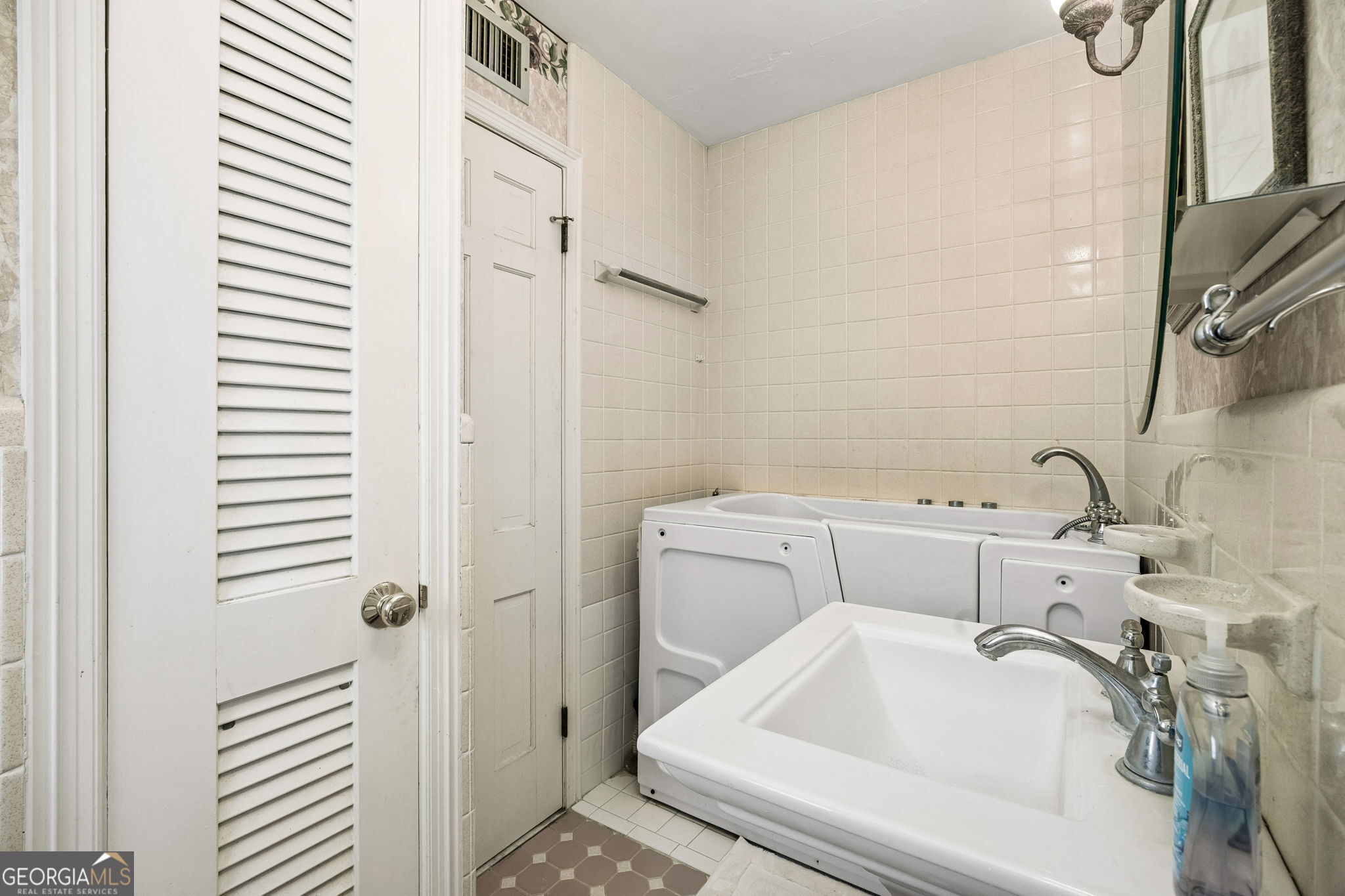 300 Dilworth Street Property Photo 38