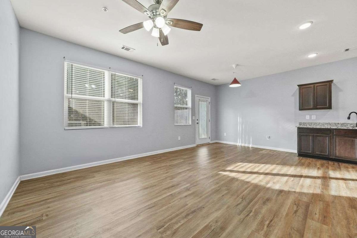 2056 Wildflower Way Property Photo 5