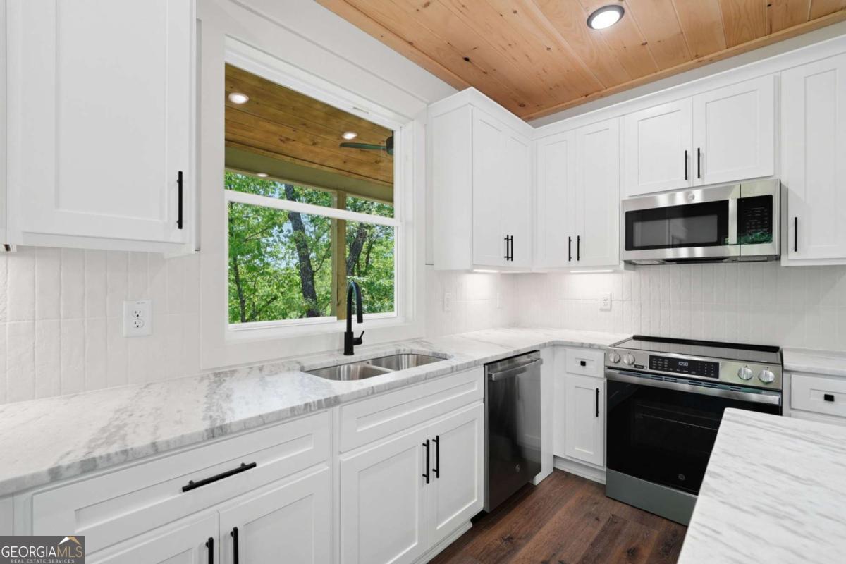 1600 Dover Drive Property Photo 16