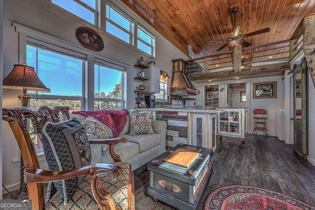476 Property Photo 3