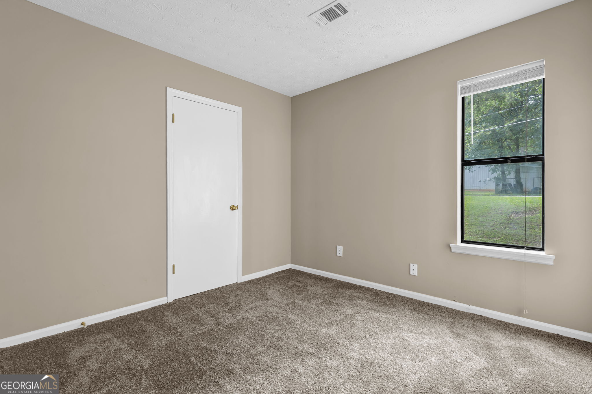 8997 Huntwood Lane Property Photo 4