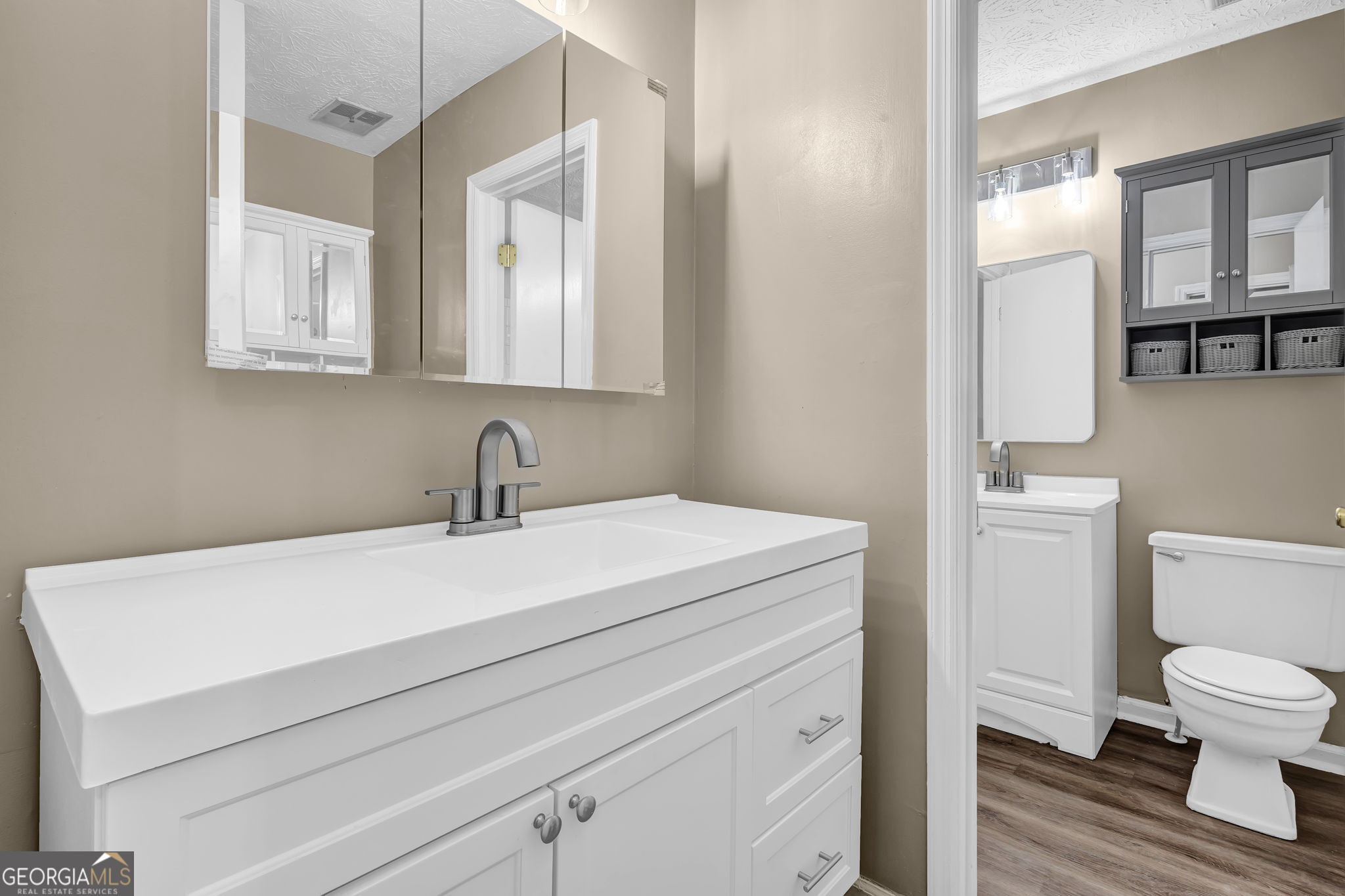 8997 Huntwood Lane Property Photo 10