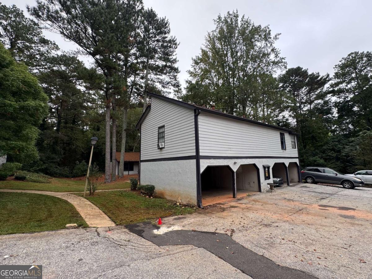 1411 Stone Mill Trace Property Photo 3