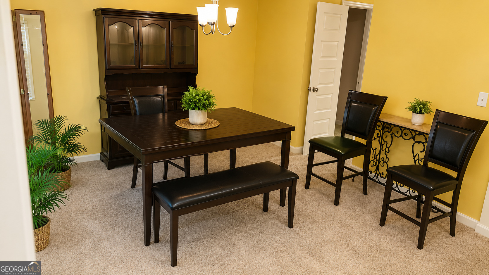 2522 Garnet Avenue Property Photo 4