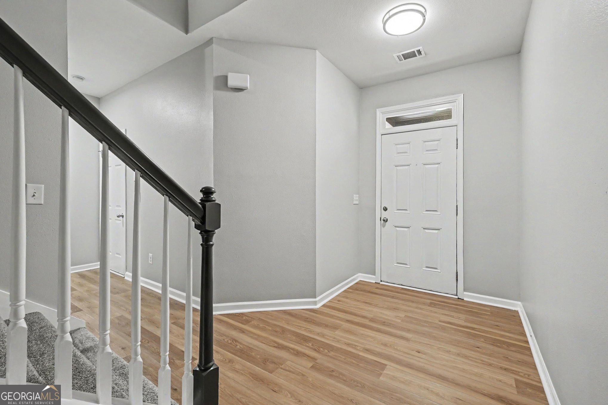 208 Ranier Court Property Photo 4