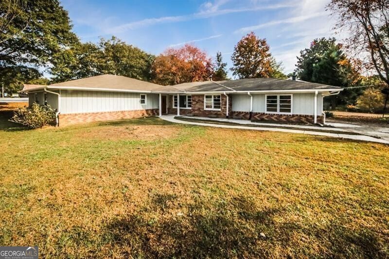 5075 Winters Chapel Road Property Photo 1