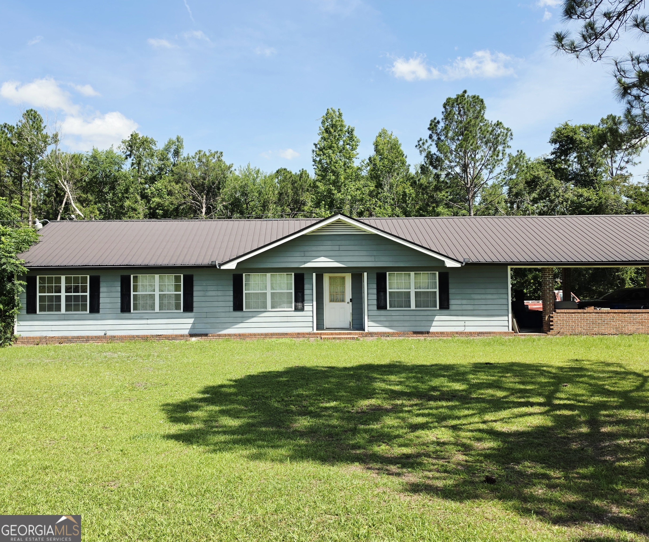1901 Sawmill Road Property Photo 1