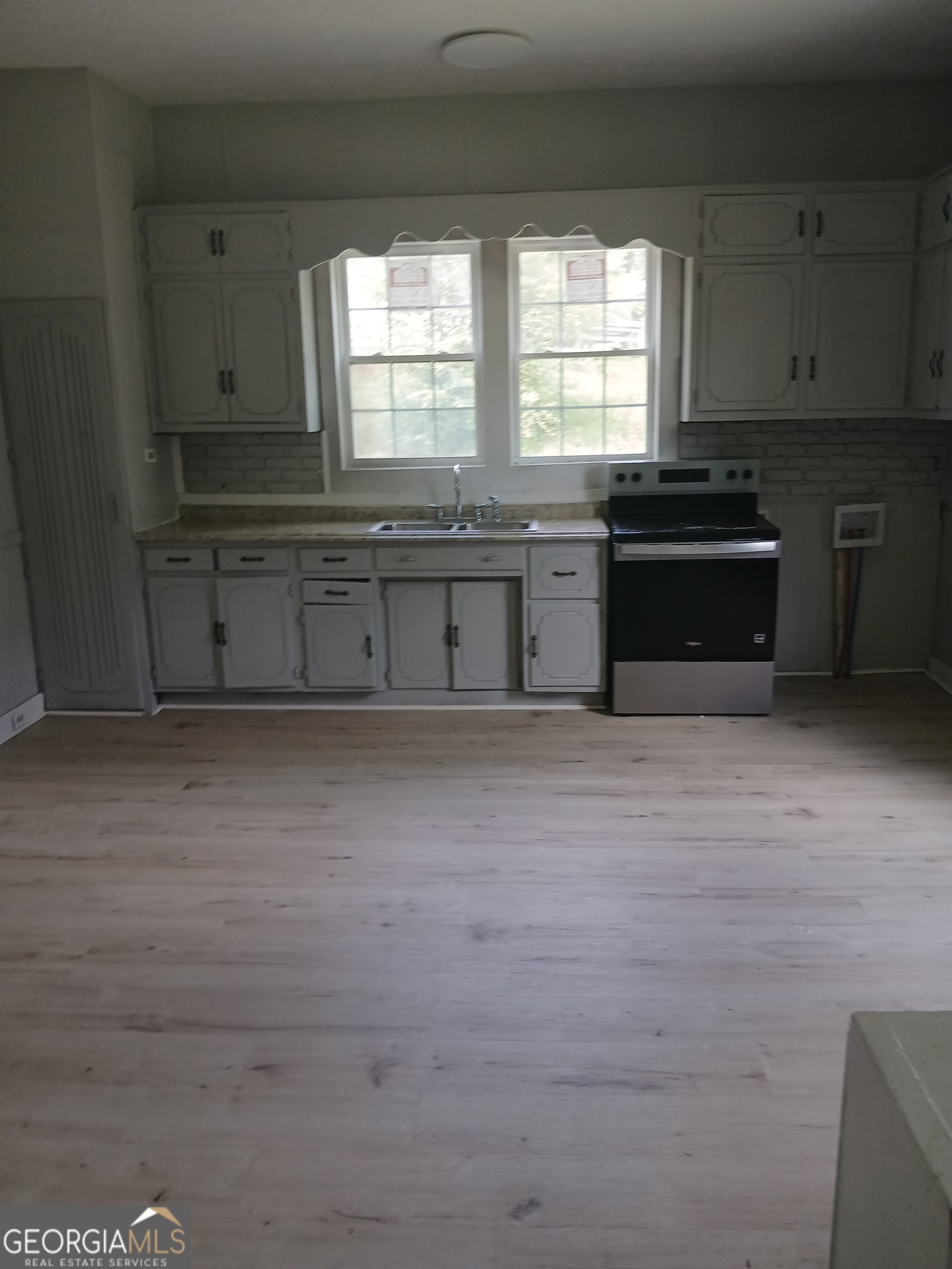 709 Spring Street Property Photo 3