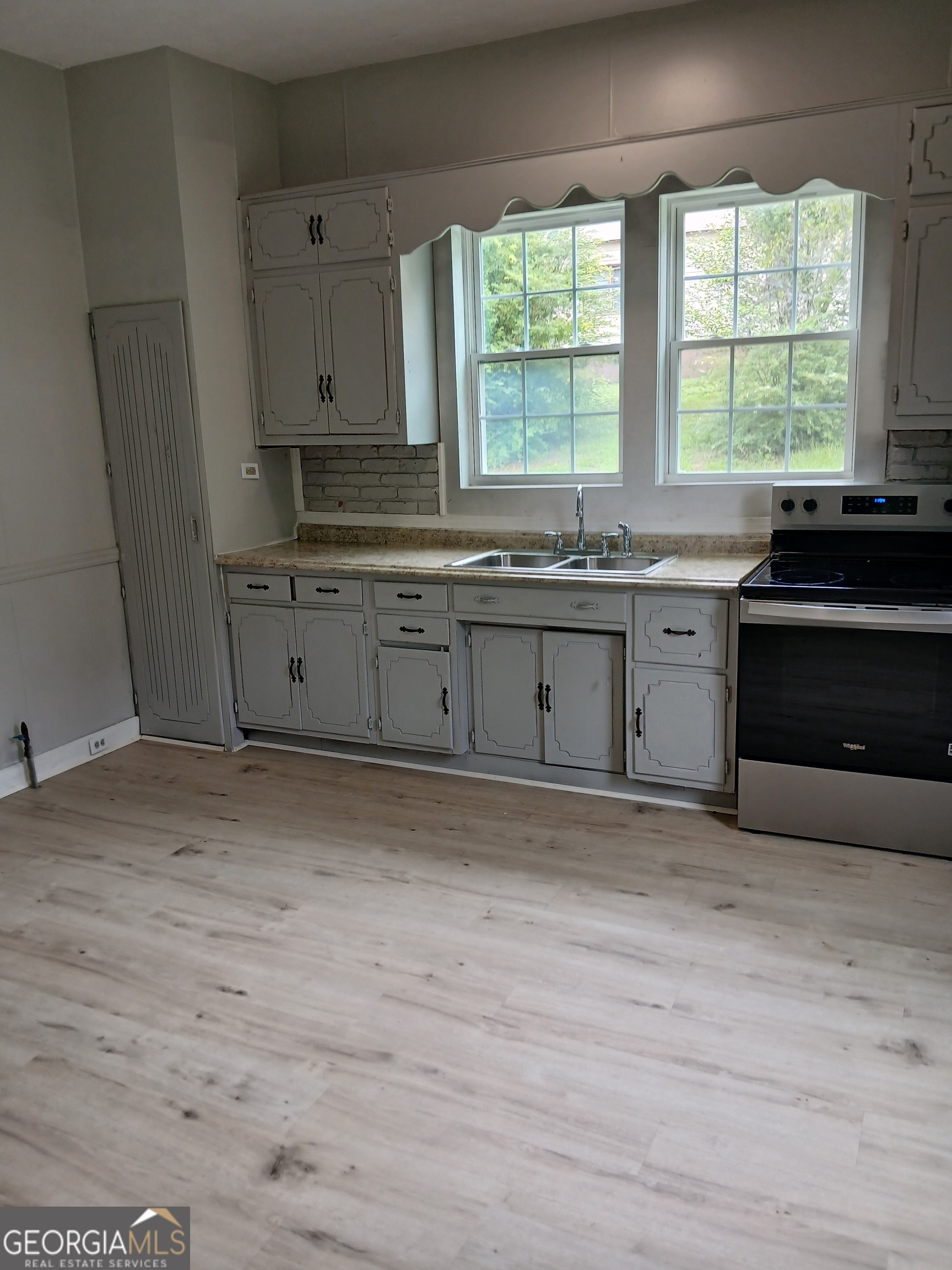 709 Spring Street Property Photo 4
