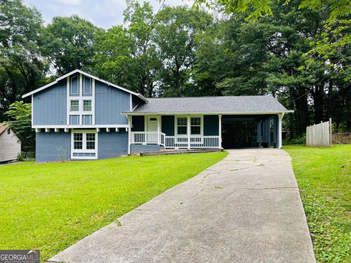 9006 Gatewood Drive Property Photo 1