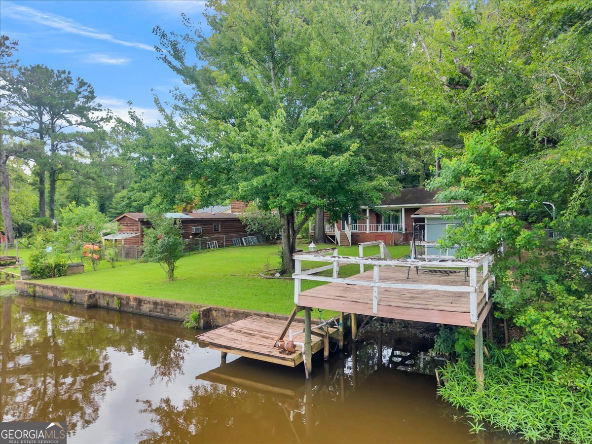329 Edgewater Drive Property Photo 4