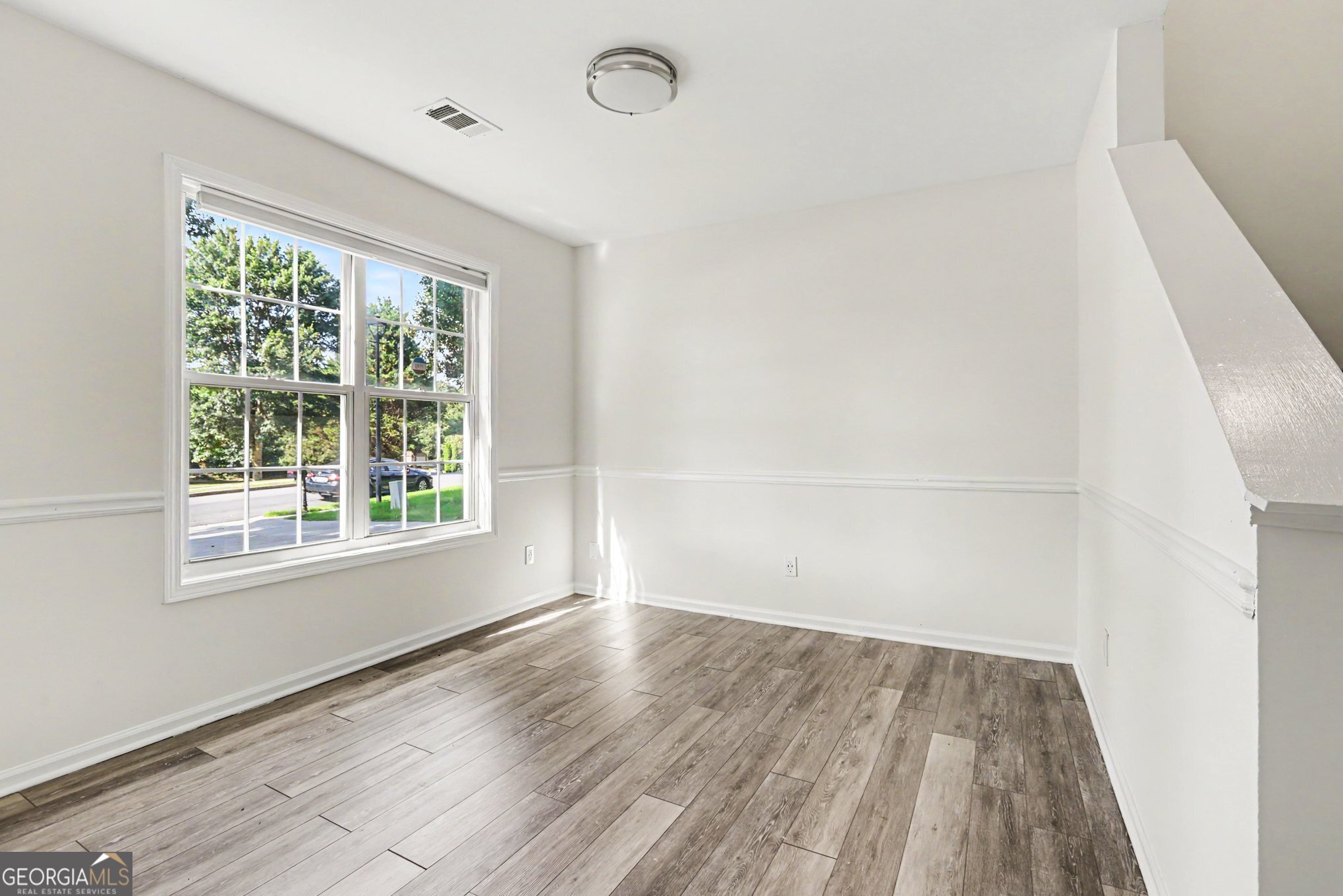 975 Riverside Walk Crossing Property Photo 8