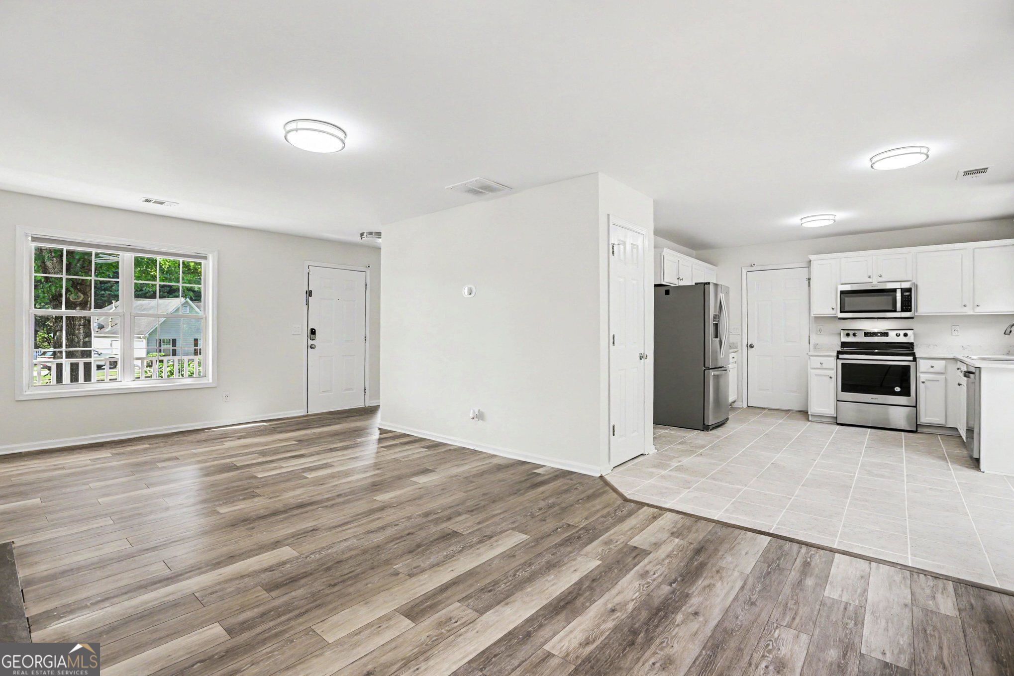 975 Riverside Walk Crossing Property Photo 9