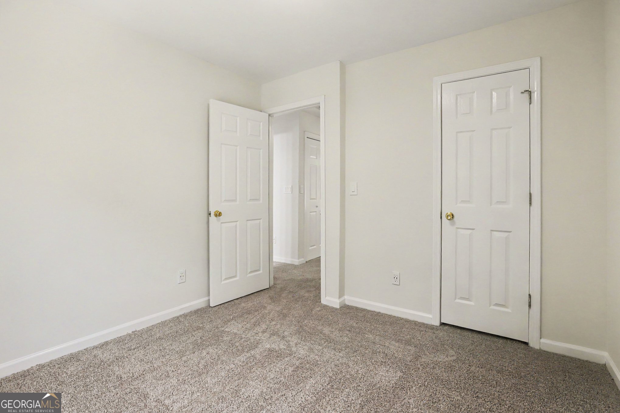 975 Riverside Walk Crossing Property Photo 12
