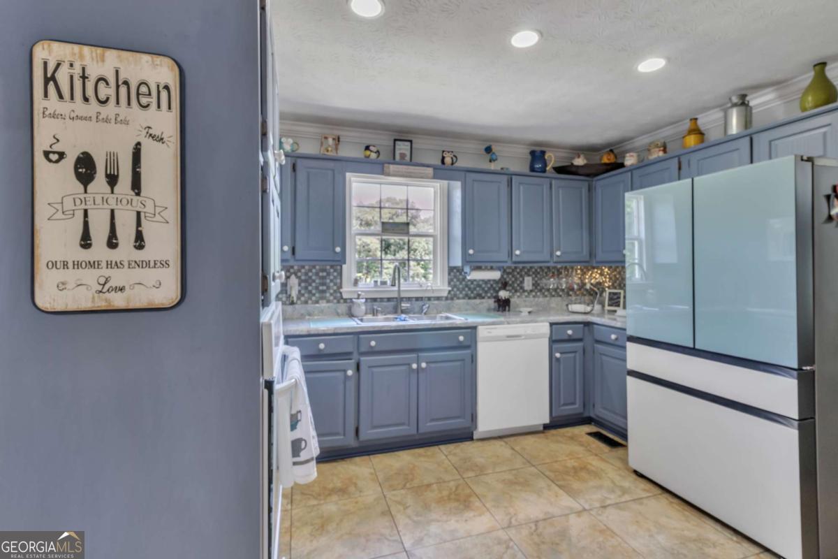 3105 Navajo Circle Property Photo 2