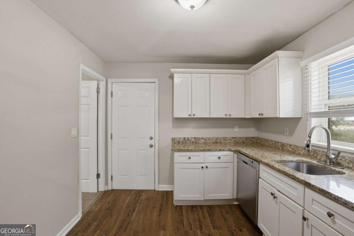 748 Amber Place Nw Property Photo 10