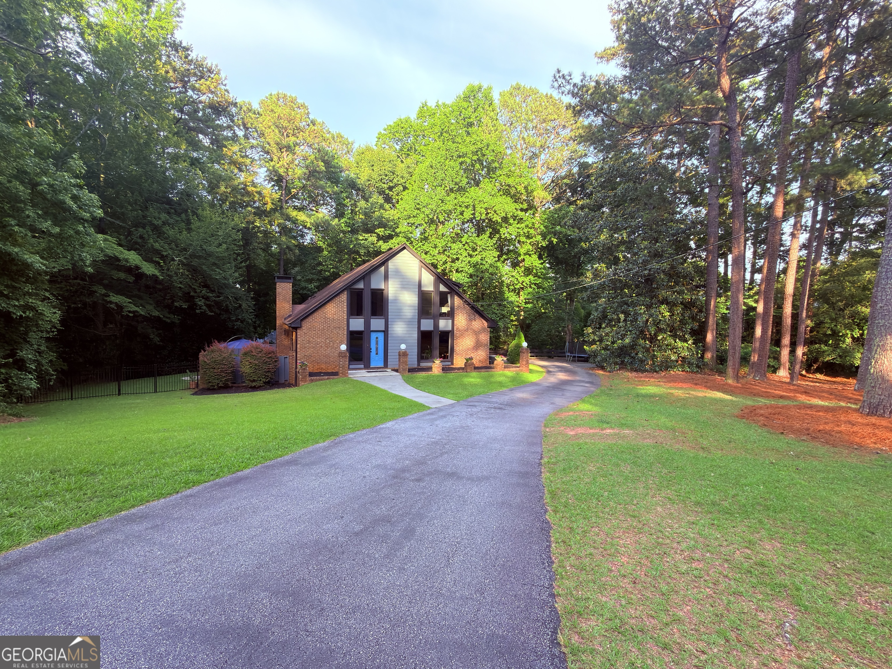 1605 Saint Tropez Way Property Photo 2