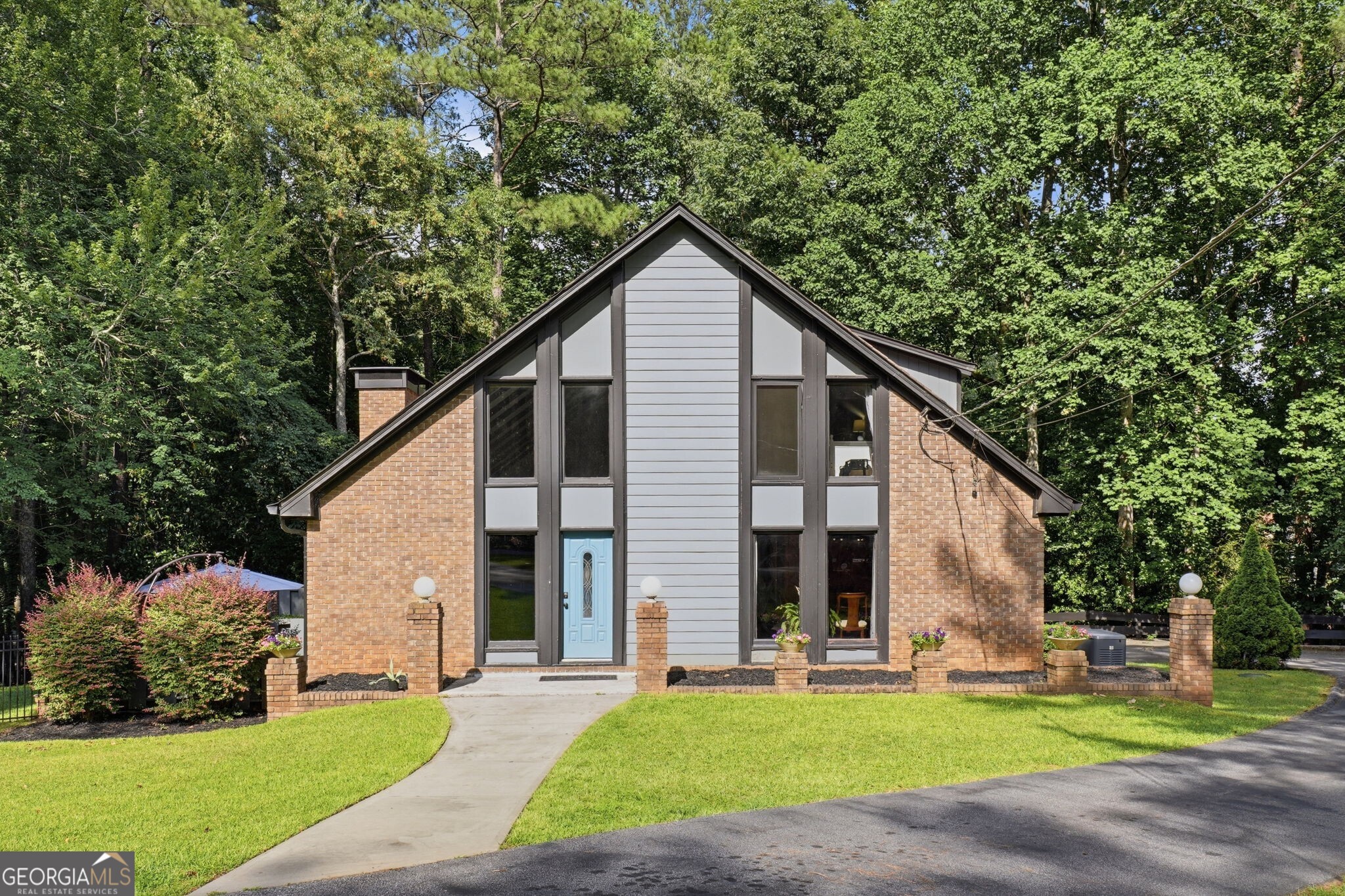 1605 Saint Tropez Way Property Photo 3