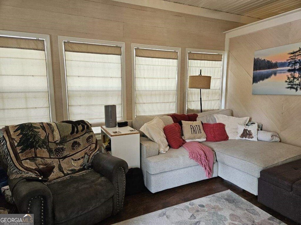41 Cindy Parkway Property Photo 3