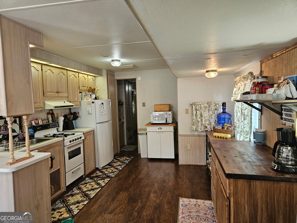 41 Cindy Parkway Property Photo 5
