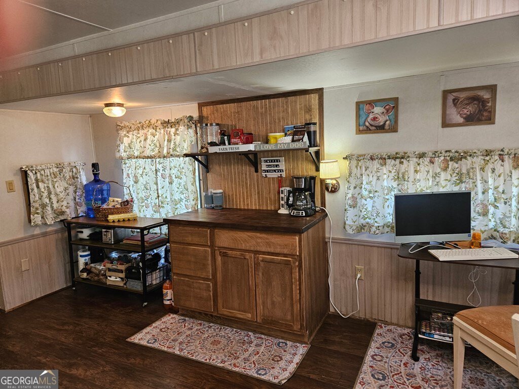 41 Cindy Parkway Property Photo 6