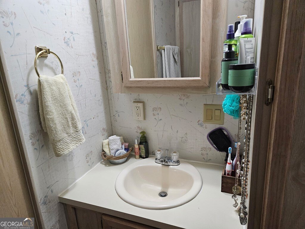 41 Cindy Parkway Property Photo 12