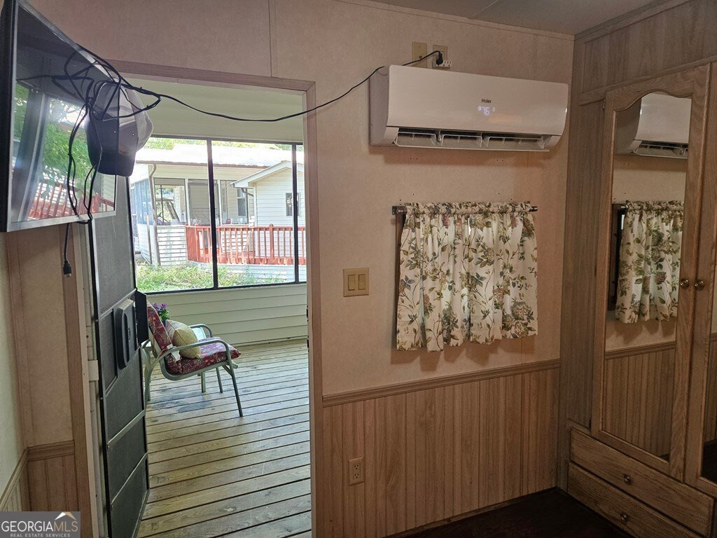 41 Cindy Parkway Property Photo 14