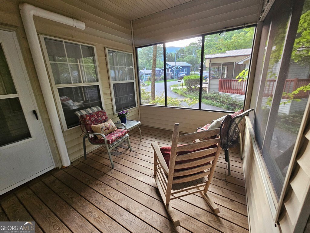 41 Cindy Parkway Property Photo 16