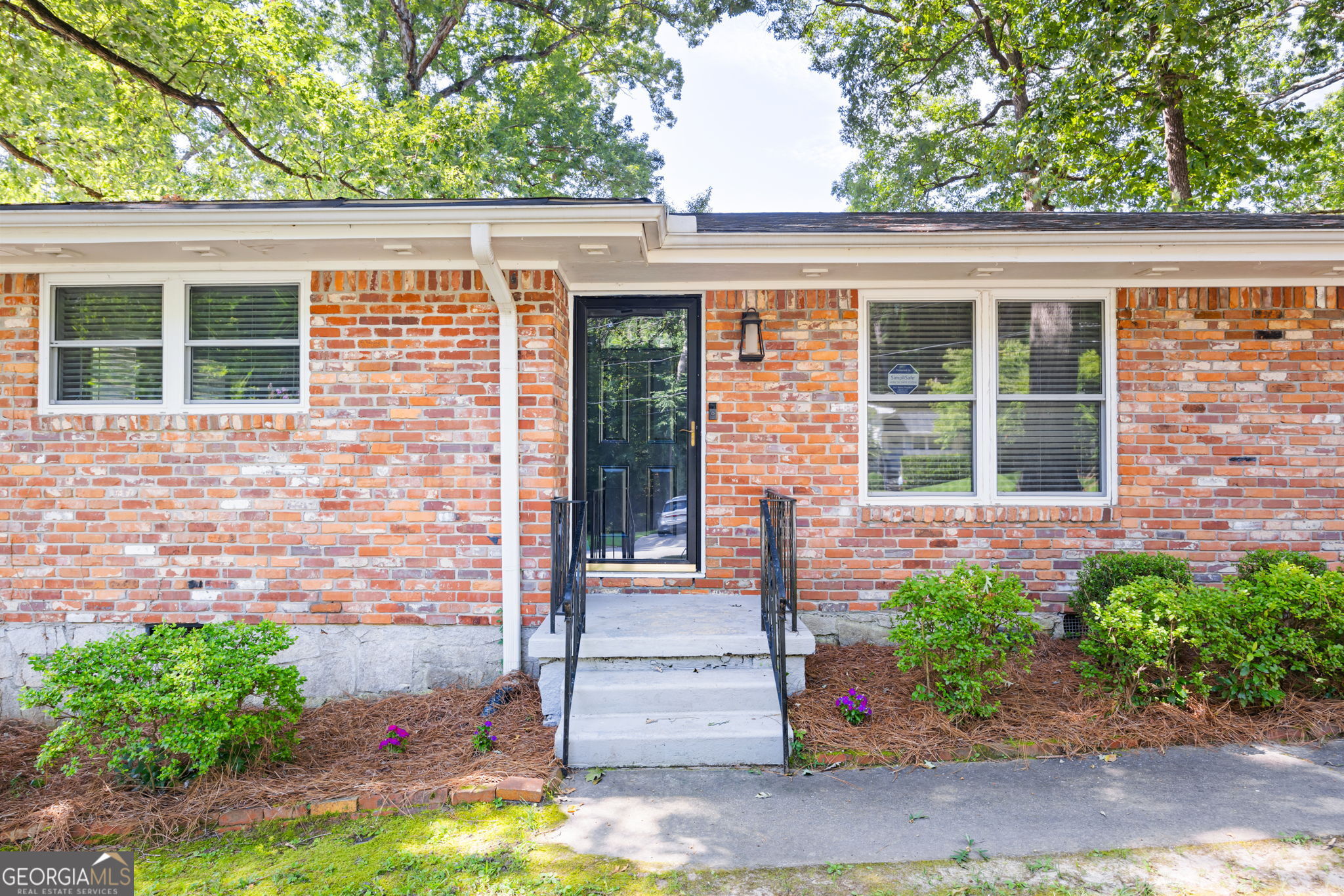 2563 Dering Court NE Property Photo 1