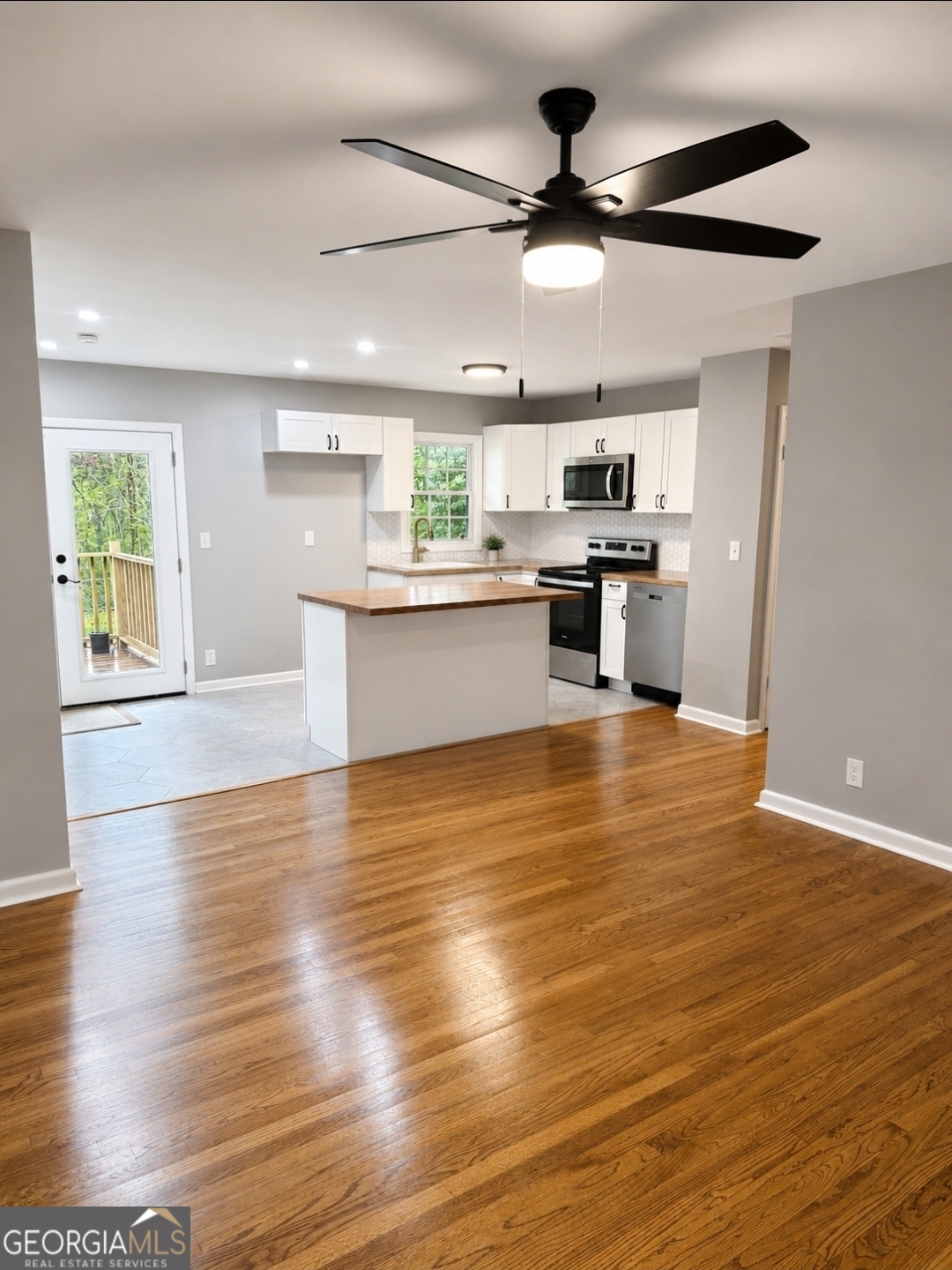 1551 Pine Glen Circle Property Photo 6