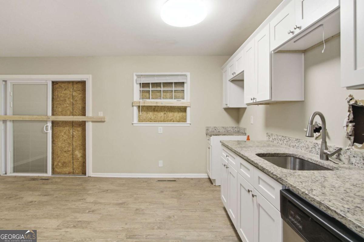 4326 Aldergate Drive Property Photo 5