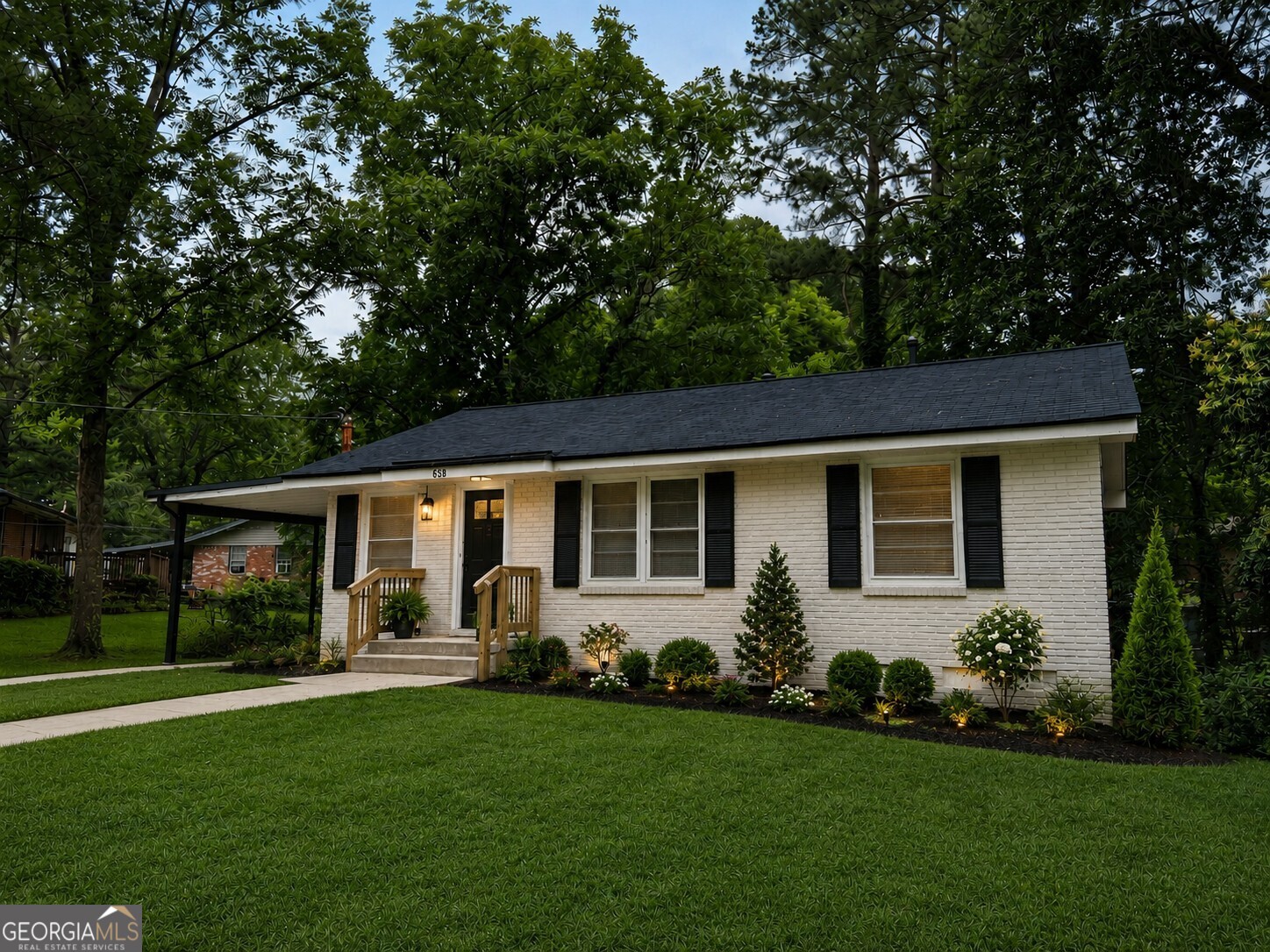 633 Currie Drive Property Photo 2