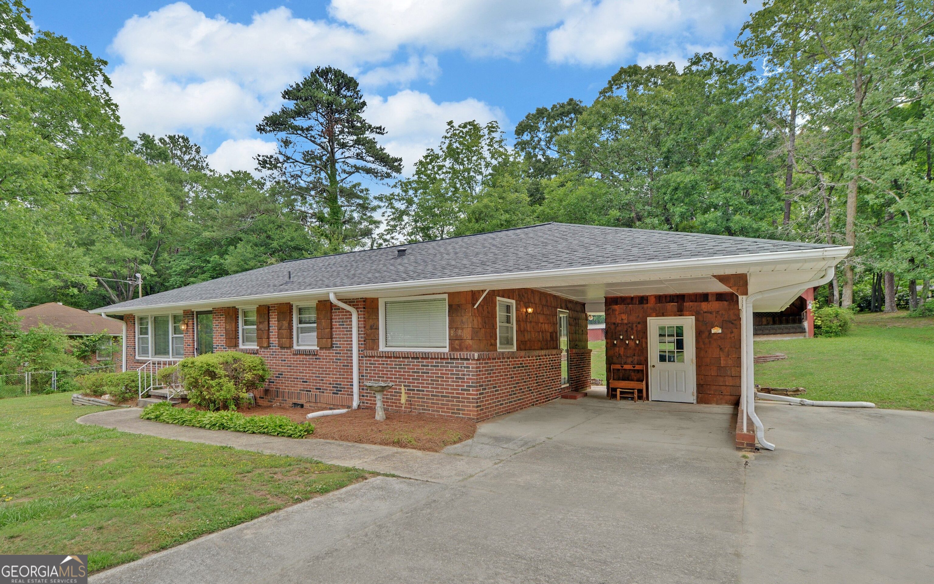 211 Hilltop Lane Property Photo 1