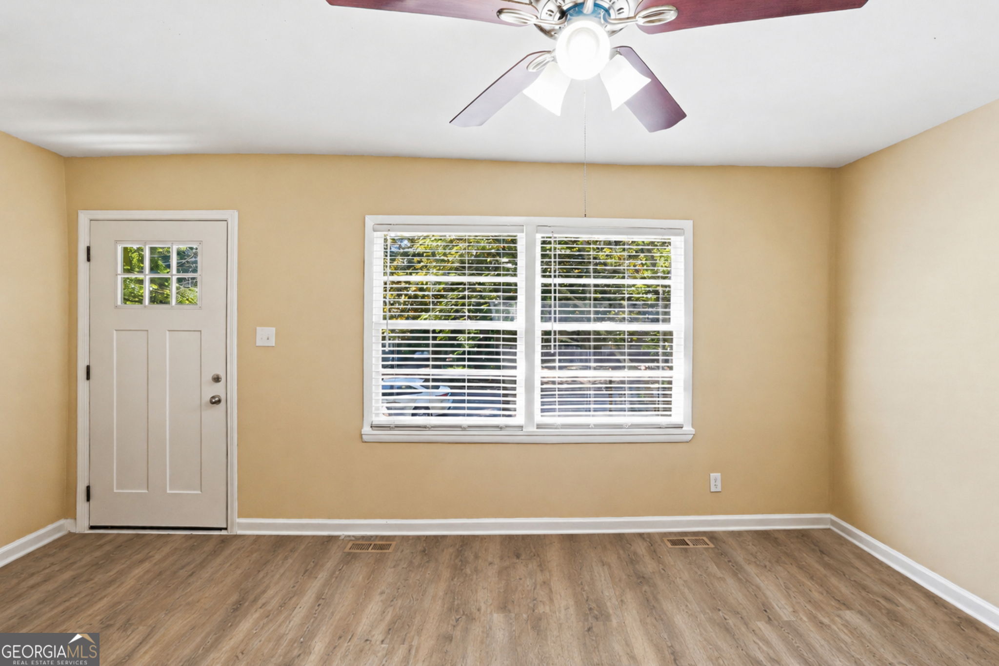 306 Ard Place Nw Property Photo 2
