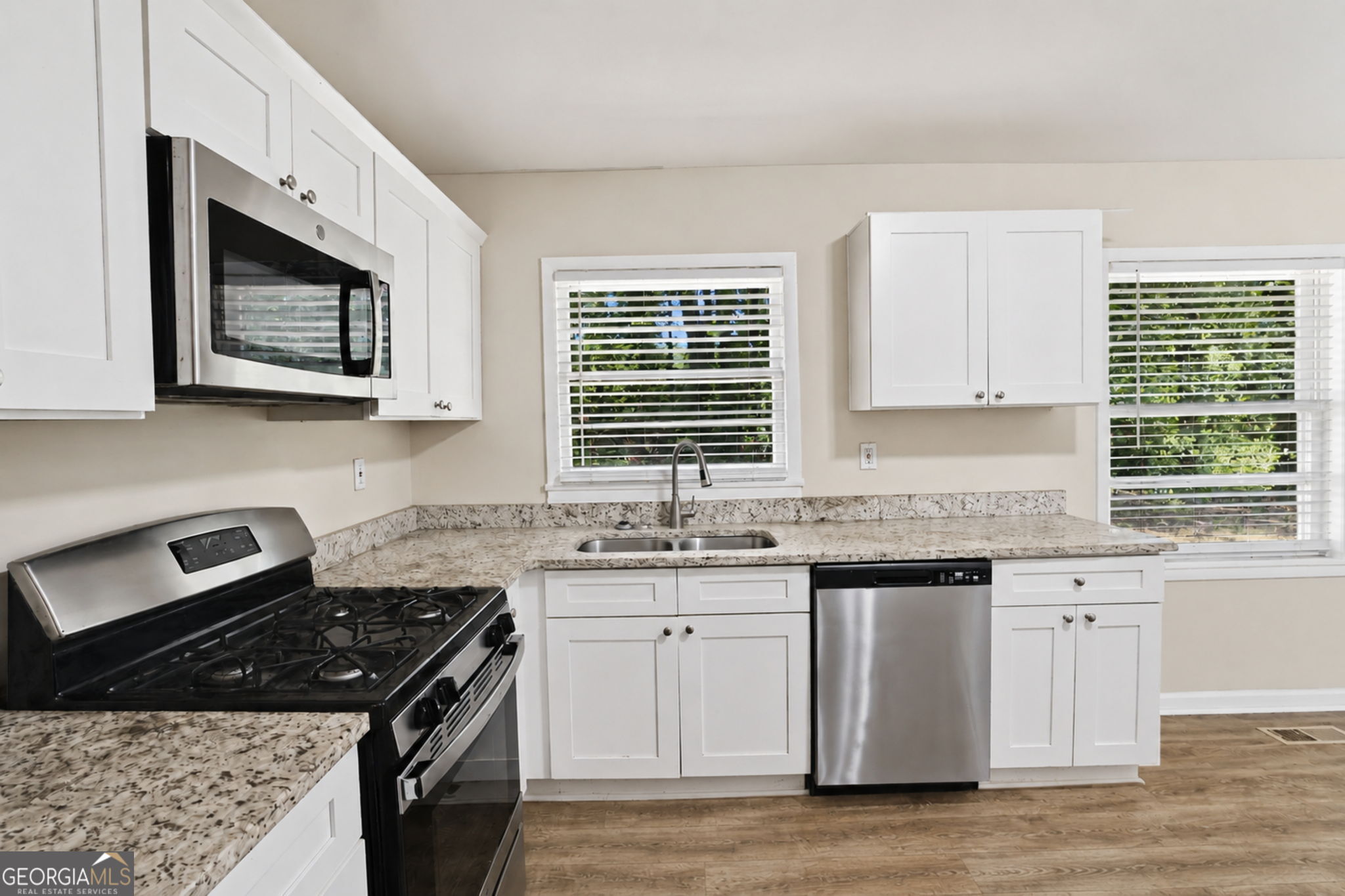 306 Ard Place Nw Property Photo 4