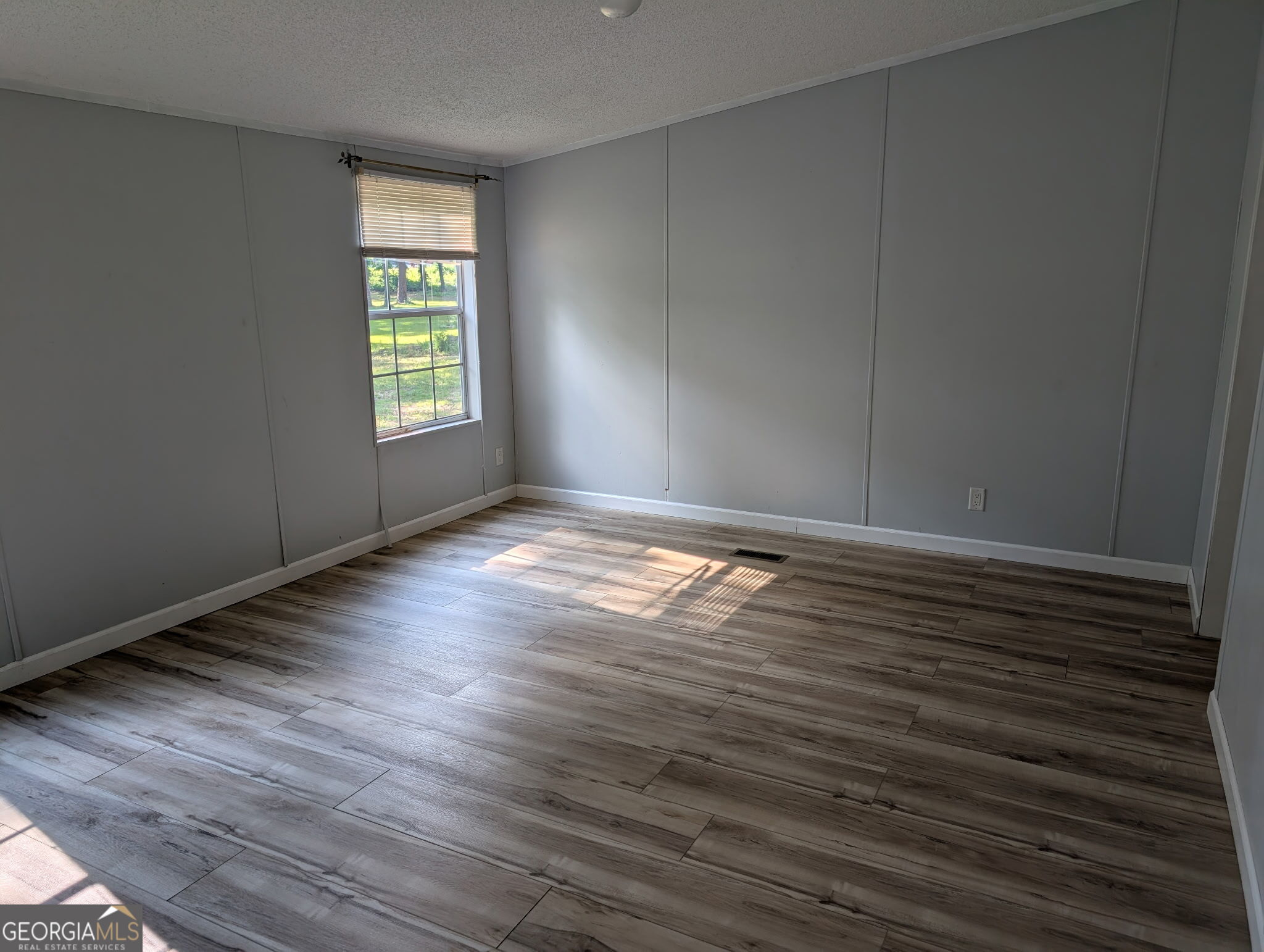 103 Silver Dollar Road Property Photo 14