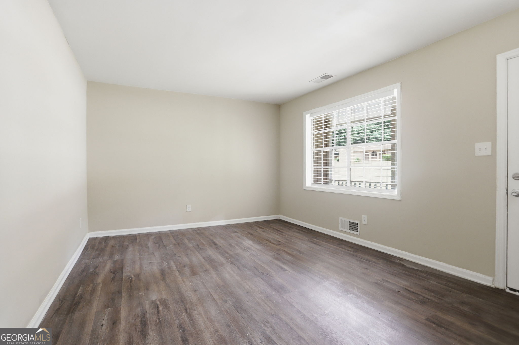 2749 Williamsburg Drive Property Photo 6