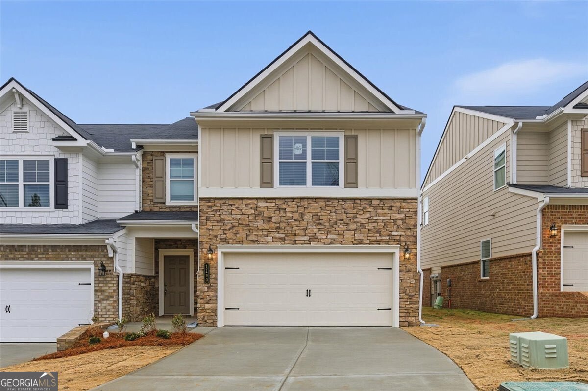 1190 PARK CENTER Circle Property Photo 1