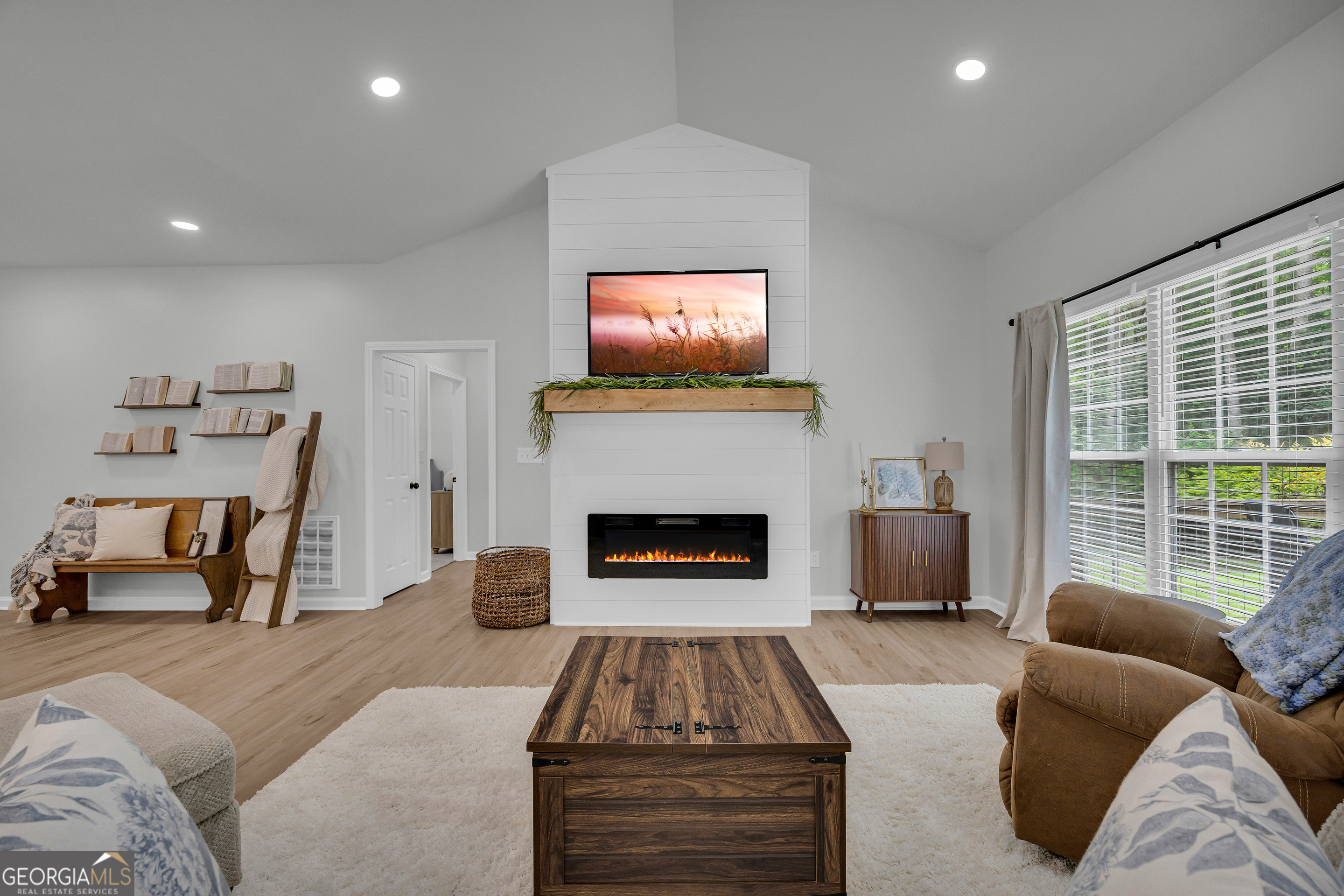 163 Tuxedo Drive Property Photo 1