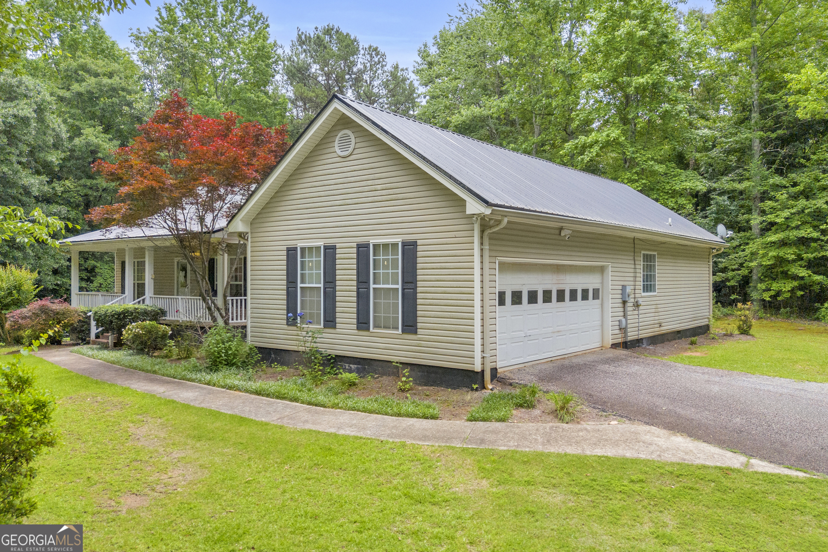 163 Tuxedo Drive Property Photo 4