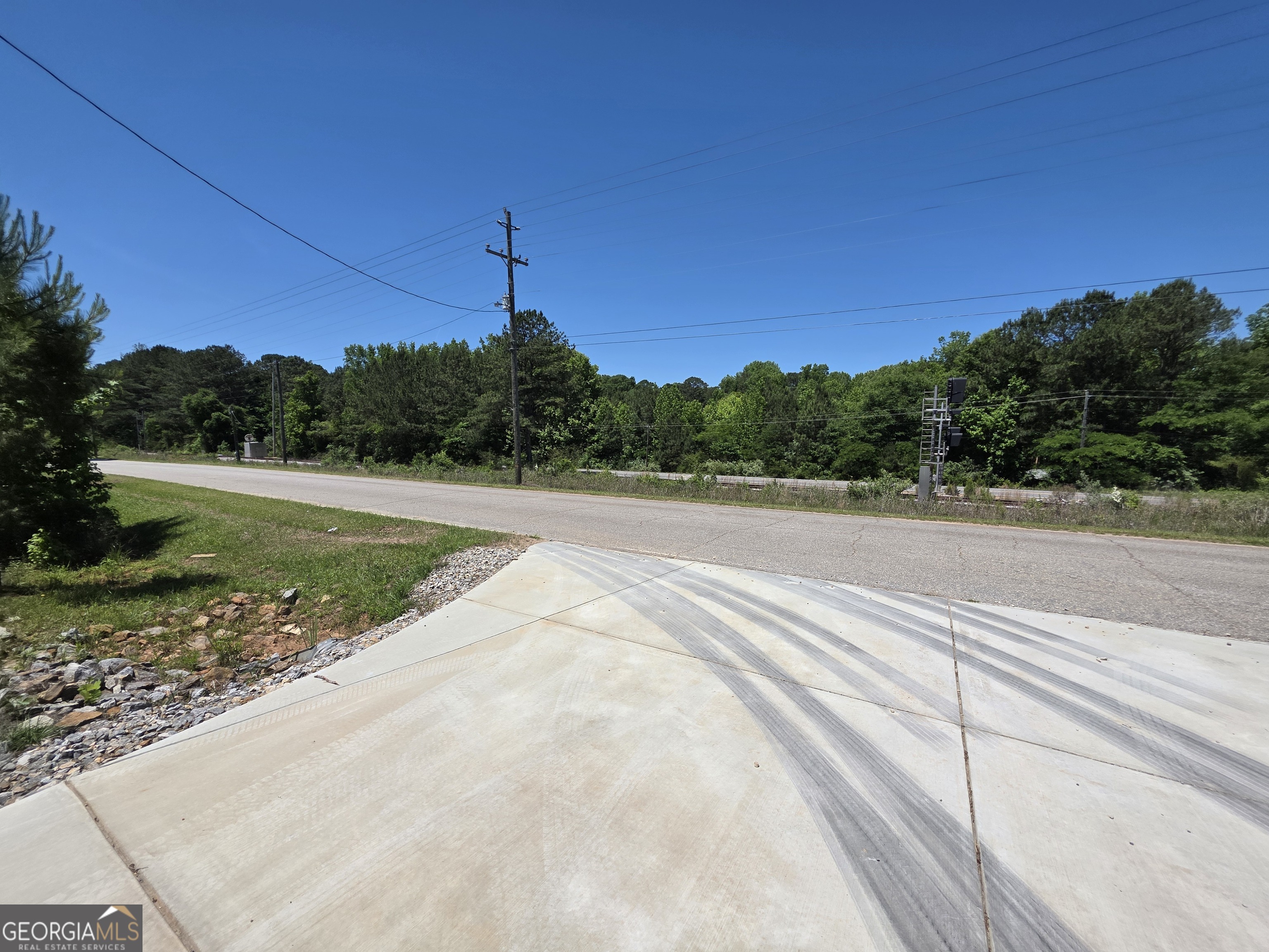 211 Industrial Drive Property Photo 2