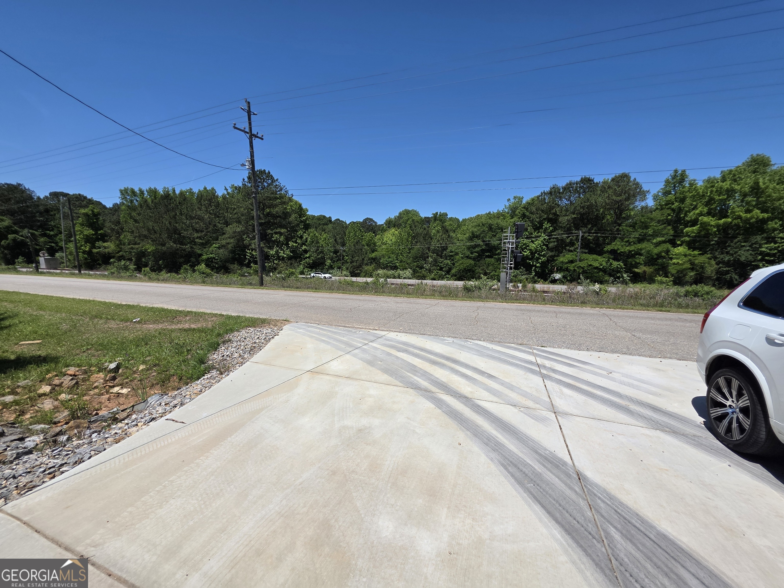 211 Industrial Drive Property Photo 3