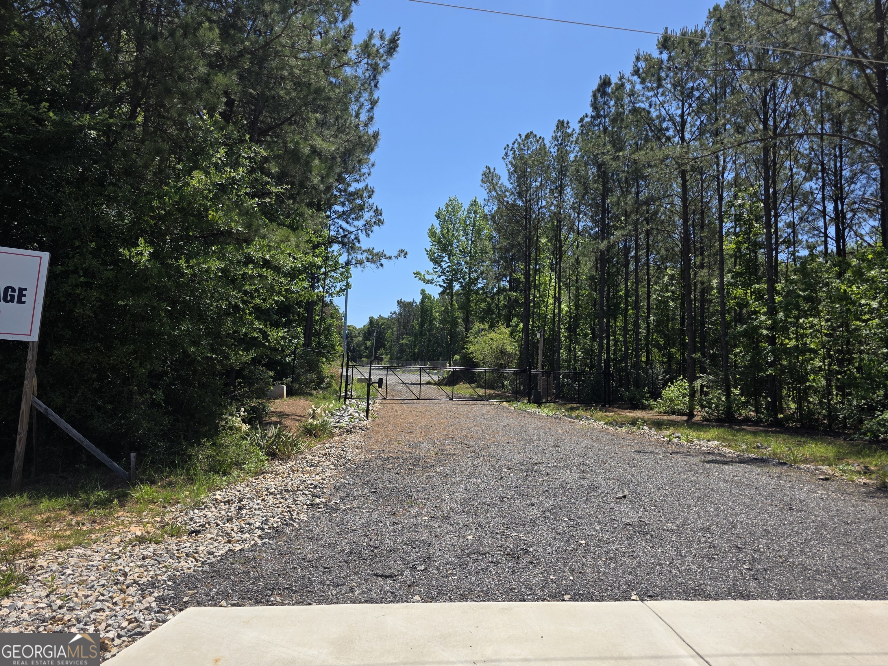 211 Industrial Drive Property Photo 4