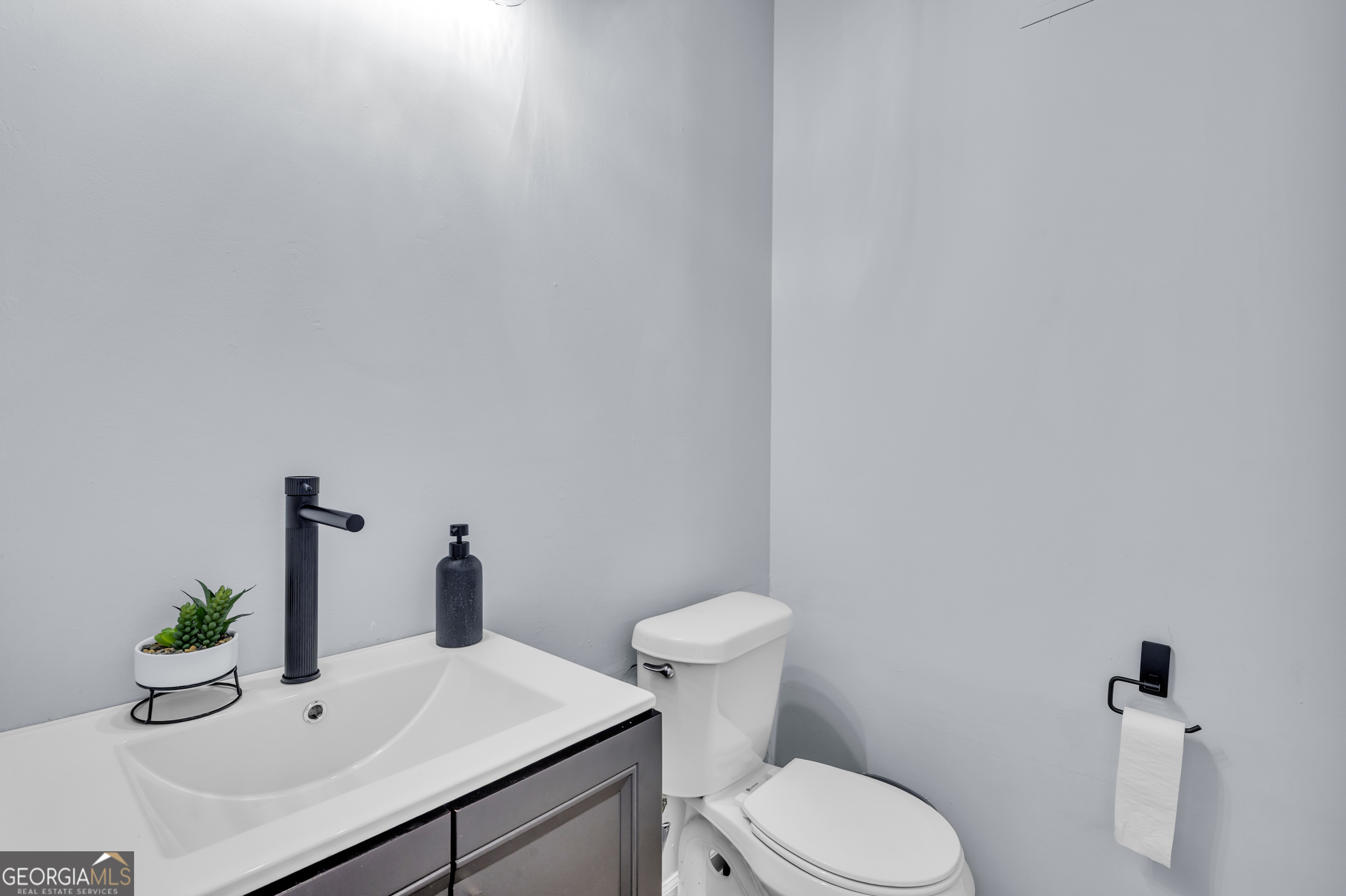 188 E May Street Property Photo 9