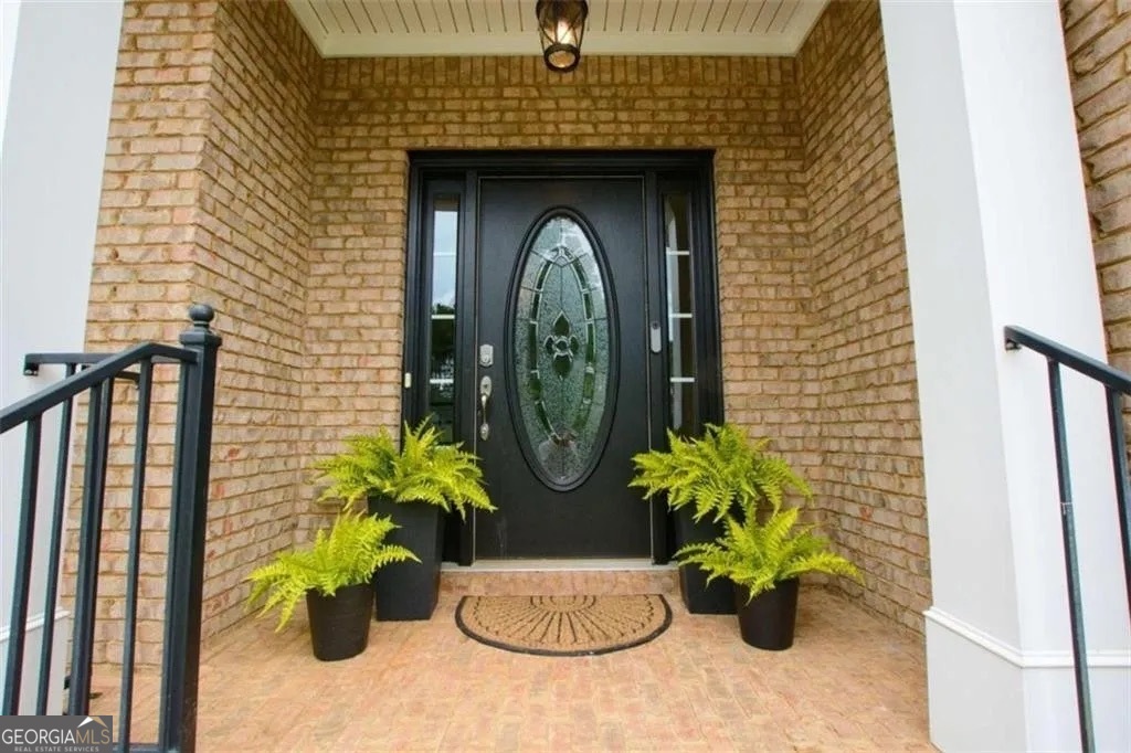 121 Meadow Creek Circle Property Photo 3