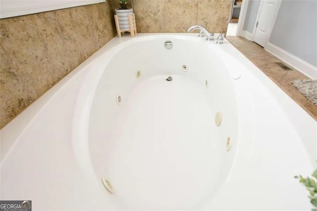 121 Meadow Creek Circle Property Photo 33